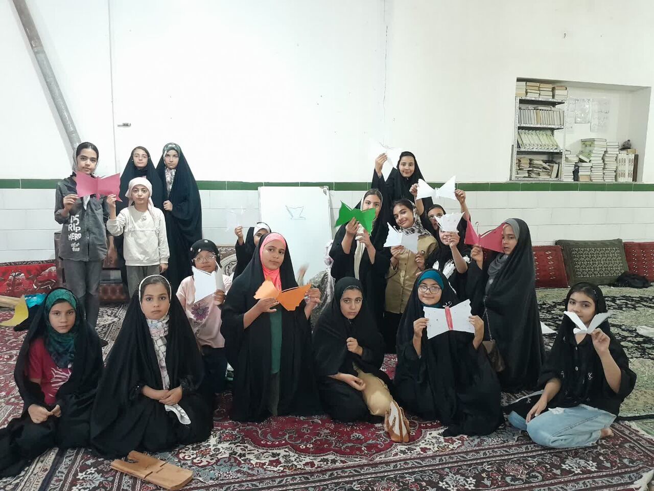 فعالیت قرآنی کانون مکتبالرضای دهنمک؛ از آموزش حفظ تا ترویج حجاب و نماز با روشهای خلاقانه