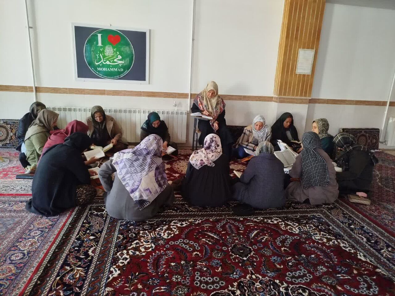 طنین آیات در فضای مسجد؛ کلاسهای قرآن کانون «سلاله طیبه» در سنندج