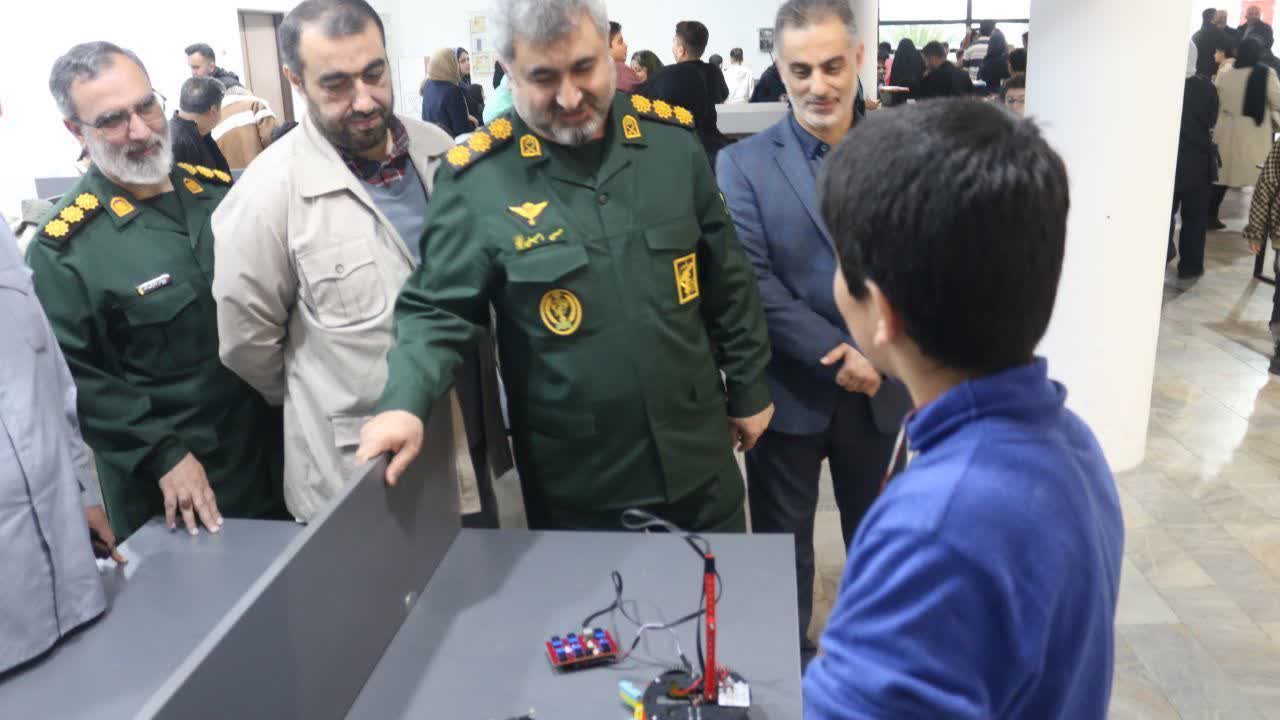 حضور ۱۰۰ دانش آموز رشتی در مسابقات علمی رباتیک