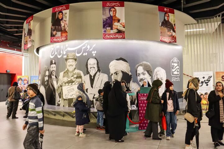 از پرده نقره‌ای تا صحنه تکریم بانوان؛ سینما، صحنه احترام به بانوان شیرازی شد