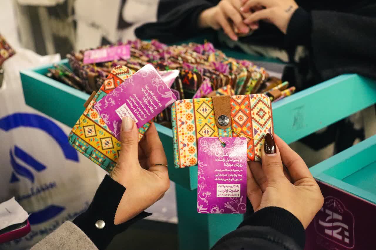 از پرده نقره‌ای تا صحنه تکریم بانوان؛ سینما، صحنه احترام به بانوان شیرازی شد