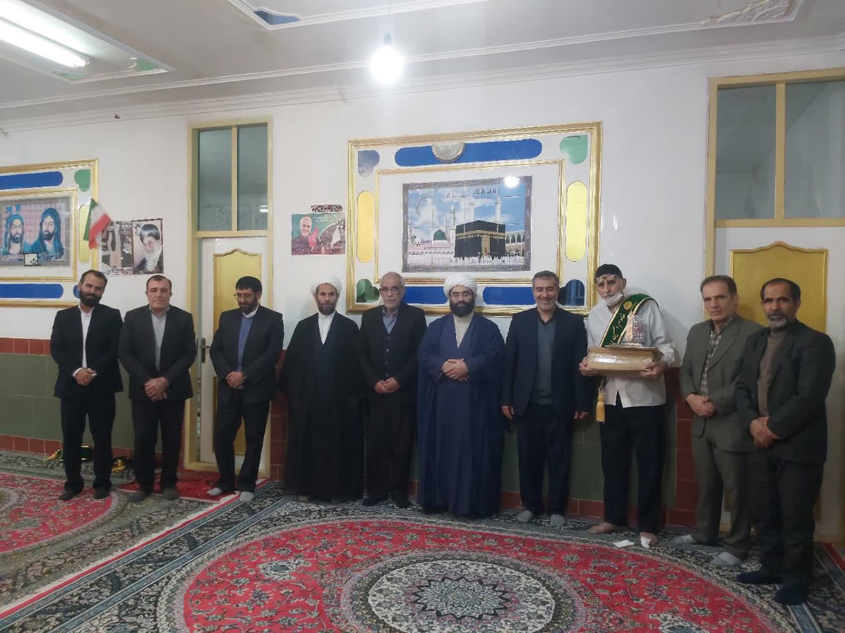 پیرغلام ۷۴ ساله رومشکانی تکریم شد