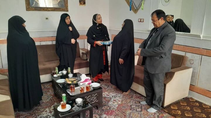 خانواده شهدا برکت جامعه هستند