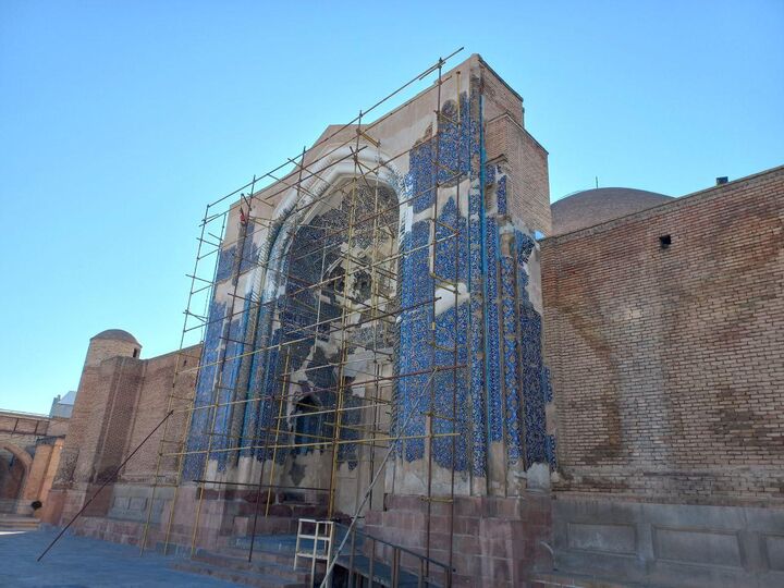 مرمت مسجد کبود تبریز علمی و مرحله‌ای است/ شایعات فضای مجازی صحت ندارد