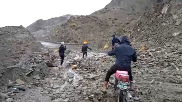 فریاد کمک از منطقه ۱۴ روستا: جاده‌های مسدود، برق ناپایدار و خطر اتمام آذوقه