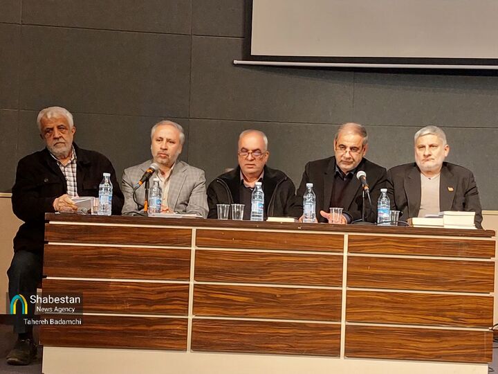 نشست نقد، بررسی و تحلیل آثار نویسندگان ادبیات پایداری و مقاومت با حضور چهره‌های داخلی و خارجی در کرمان برگزار شد