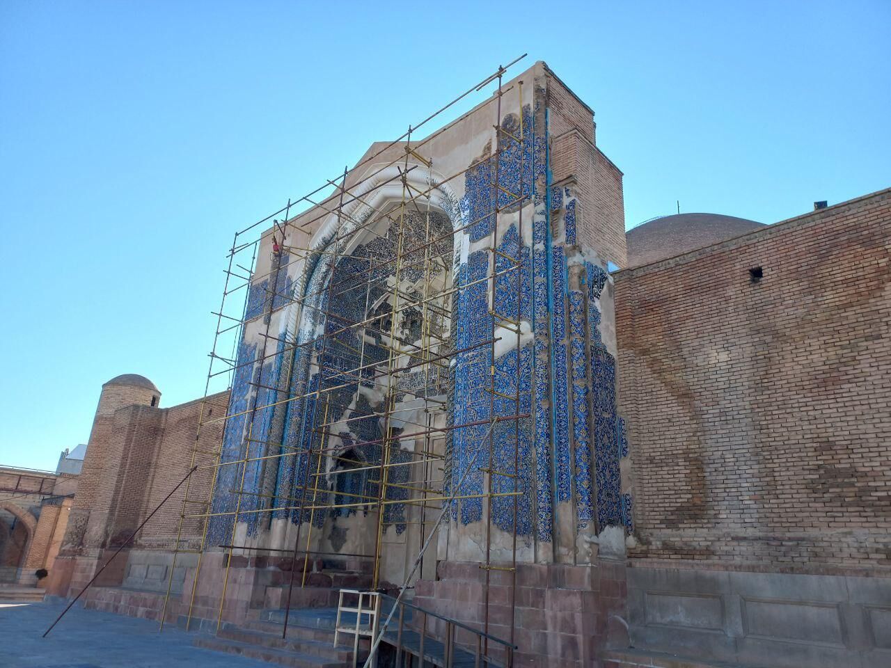 مرمت مسجد کبود تبریز علمی و مرحله‌ای است/ شایعات فضای مجازی صحت ندارد