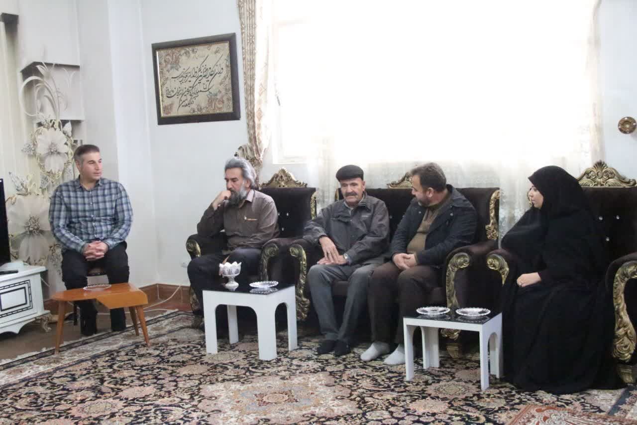 خواننده پیشکسوت لرستانی تجلیل شد