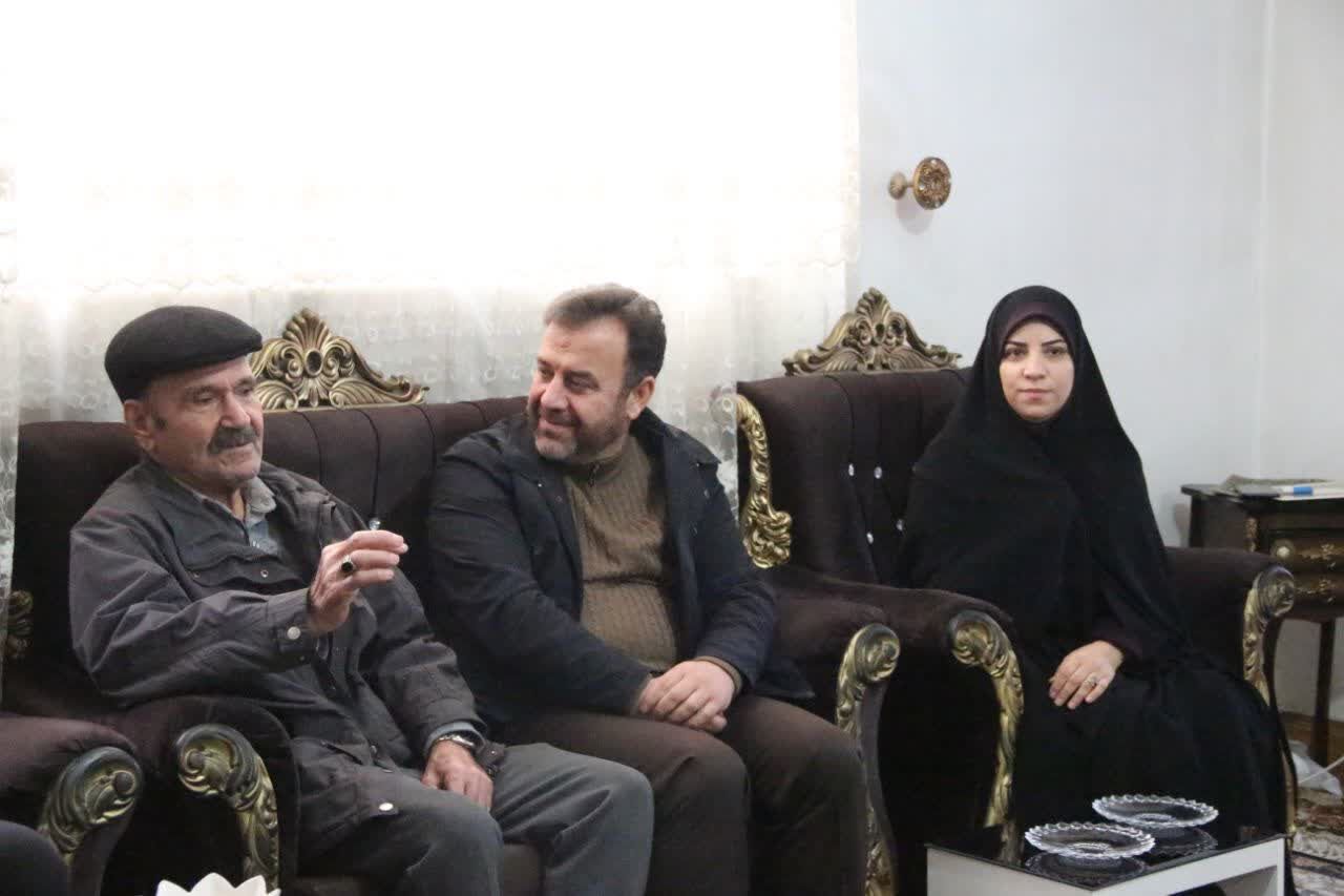 خواننده پیشکسوت لرستانی تجلیل شد