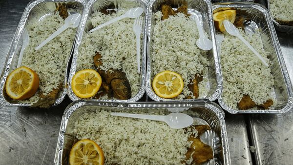 هیأت ریحانه النبی(س) سفره ۶۰۰ خانواده را در شب یلدا رنگین کرد