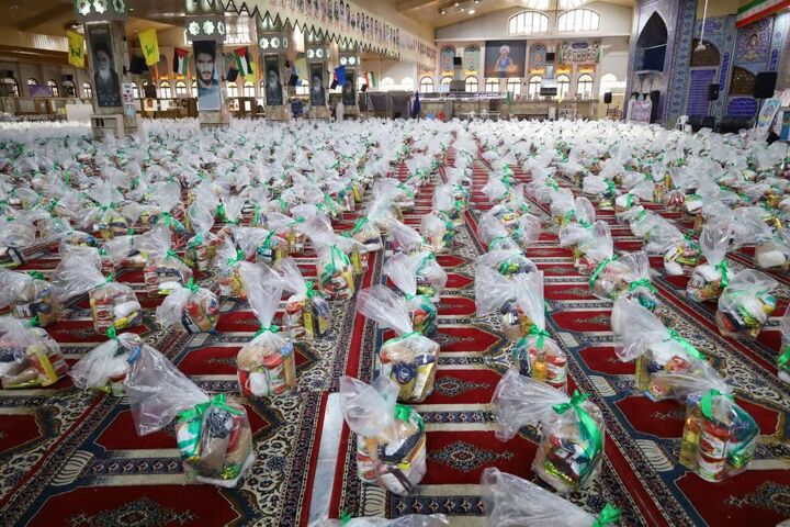 توزیع ۱۴۰ بسته معیشتی در آستانه ماه رمضان در سلماس