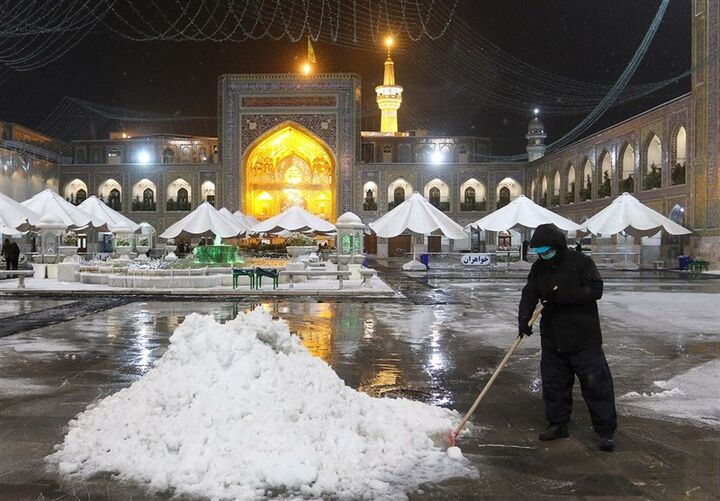 هر دانه برف، تسبیح زائران و خادمان شد