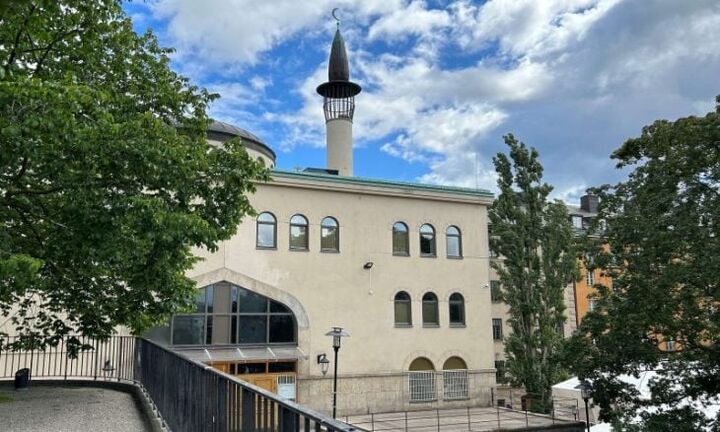 حمله نژادپرستانه به مسجدی در استکهلم سوئد و هتک حرمت به قرآن