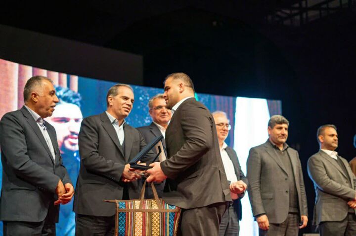 مفاخر لر در جشنواره فرهنگی بلوط در تهران