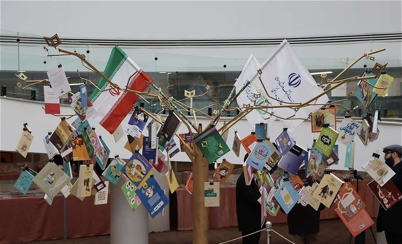 باران در دل کویر فرهنگ؛ استقبال پرشور مردم از نوزدهمین نمایشگاه بین‌المللی کتاب کرمان