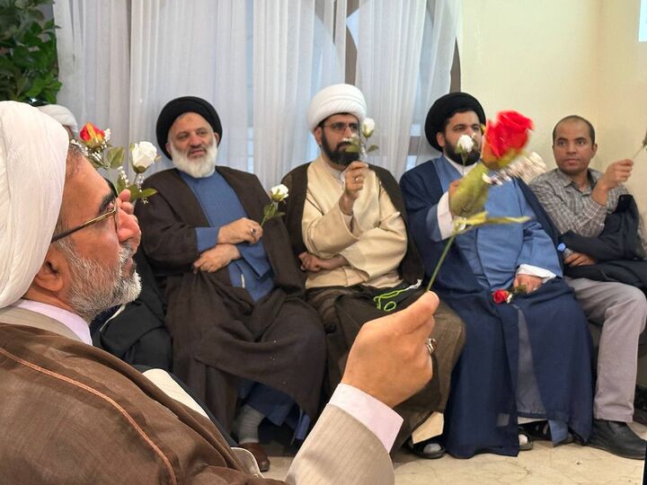 برگزاری جشن میلاد امام محمدباقر(ع) با حضور دانشگاهیان عمره‌گزار در مدینه