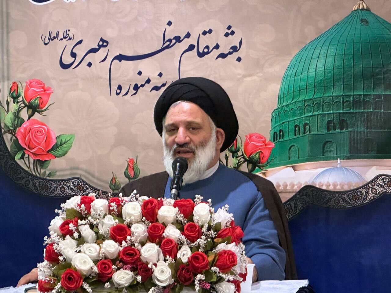 برگزاری جشن میلاد امام محمدباقر(ع) با حضور دانشگاهیان عمرهگزار در مدینه