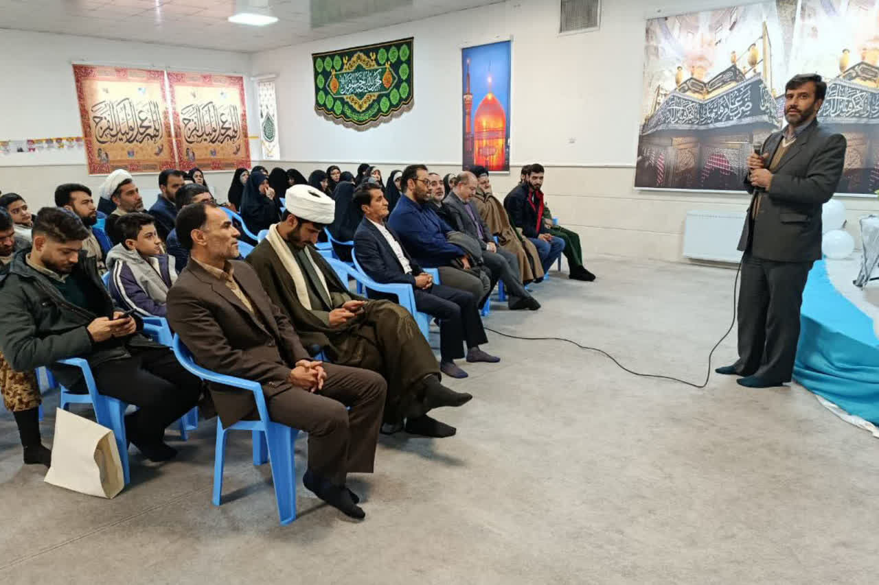 افتتاح طرح کتابخوانی «به وقت کتاب» در مدارس الگوی صالحین استان مرکزی