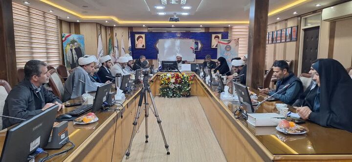 نشست تبیین شیوه‌های دعوت به نماز در کمیته امداد امام خمینی(ره) استان مرکزی برگزار شد