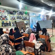 حضور چشمگیر مادران و دختران در کلاس‌های تفسیر کاربردی قرآن در مسجد النبی (ص) طاق‌بستان