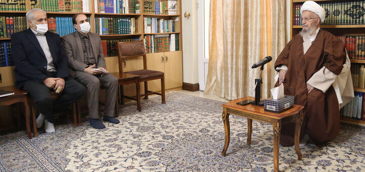 آیت‌الله مکارم شیرازی: تصمیمات کلان آینده کشور در آموزش و پرورش رقم می‌خورد