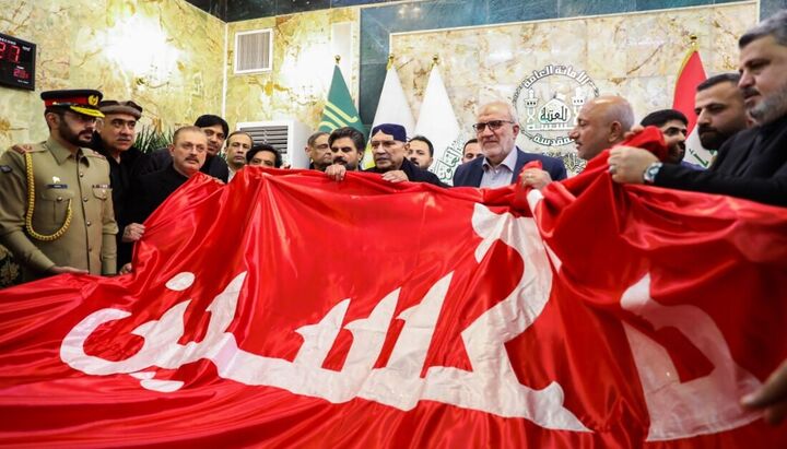 تشرف رئیس جمهوری پاکستان به حرم امام حسین(ع) در کربلای معلی