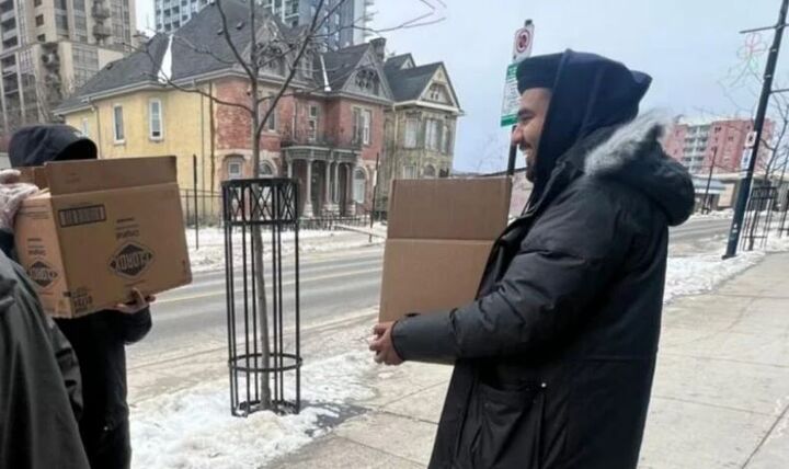 ابتکار جوانان مسلمان در لندن برای اطعام به فقرا و نیازمندان در آستانه کریسمس