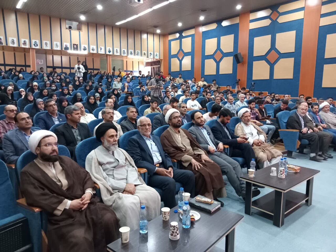 شعر رضوی؛ نوری برای دل‌های جوان در غبار آسیب‌های فرهنگی