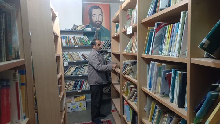 کتابخانه شهید آیت‌الله صدر؛ کانونی پویا در مسجد جامع امرآباد با بیش از ۸ هزار جلد کتاب