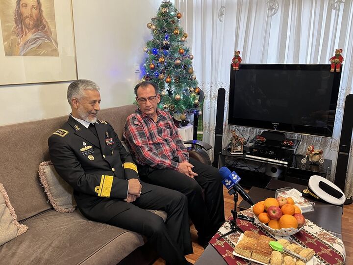 دیدار امیر دریادار سیاری با جانباز «سیمک وارطانیان» به مناسبت میلاد حضرت مسیح (ع)