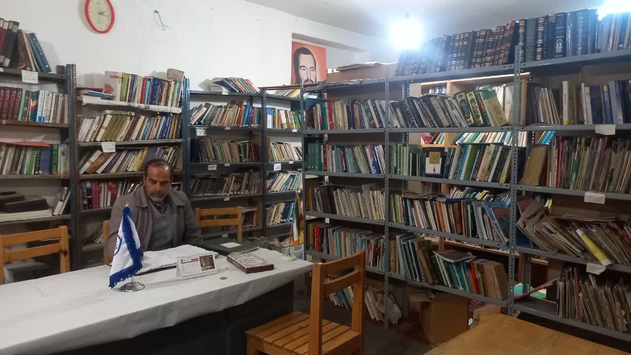 کتابخانه شهید آیتالله صدر؛ کانونی پویا در مسجد جامع امرآباد با بیش از ۸ هزار جلد کتاب