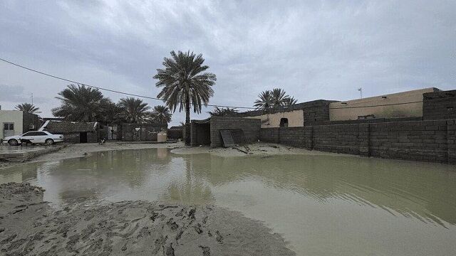 جهاد مسجد امام رضا(ع) جاسک در امدادرسانی به سیلزدگان؛ از پخت روزانه ۱۰۰۰ پُرس غذا تا تعمیر لوازم منزل