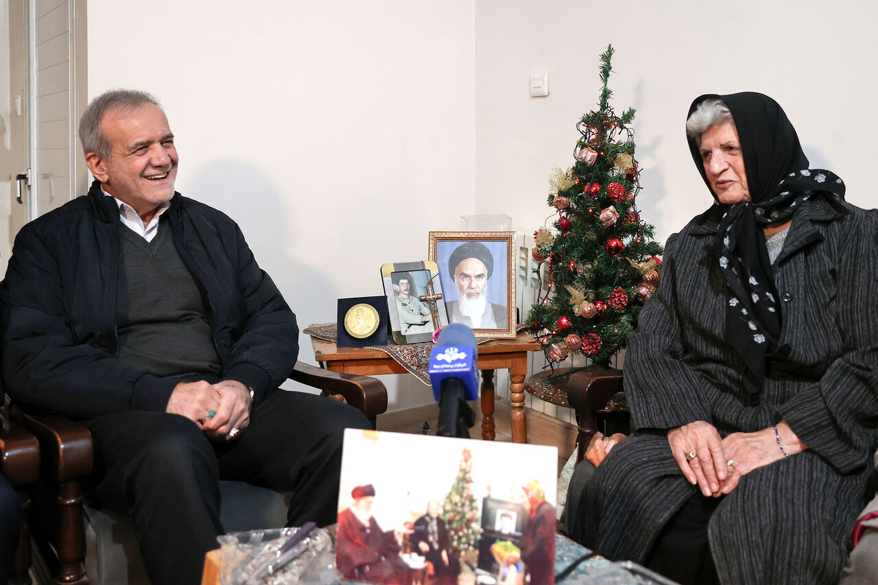 دیدار دکتر پزشکیان با خانواده شهید مسیحی