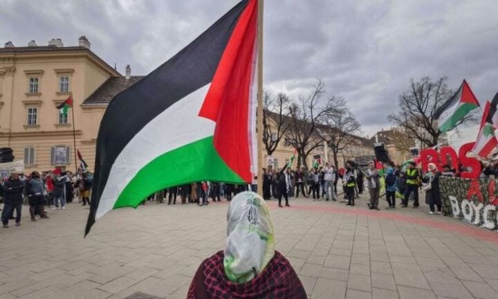 برگزاری بازارچه خیریه در وین برای حمایت از کودکان غزه و تأسیس مدرسه چادری