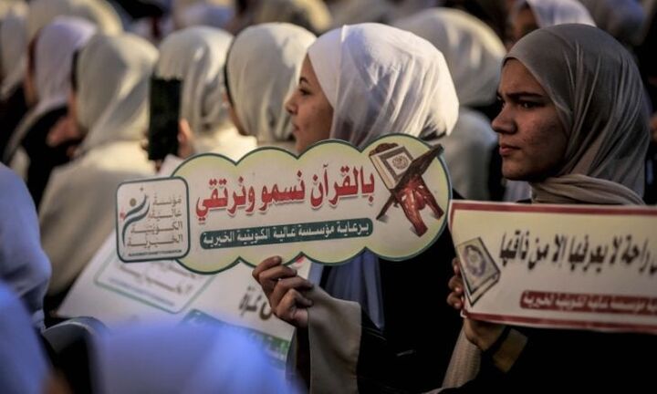 جشن باشکوه ۵۰۰ حافظ قرآن در اردوگاه الشاطی غزه پس از دو سال جنگ و ویرانی+ تصاویر