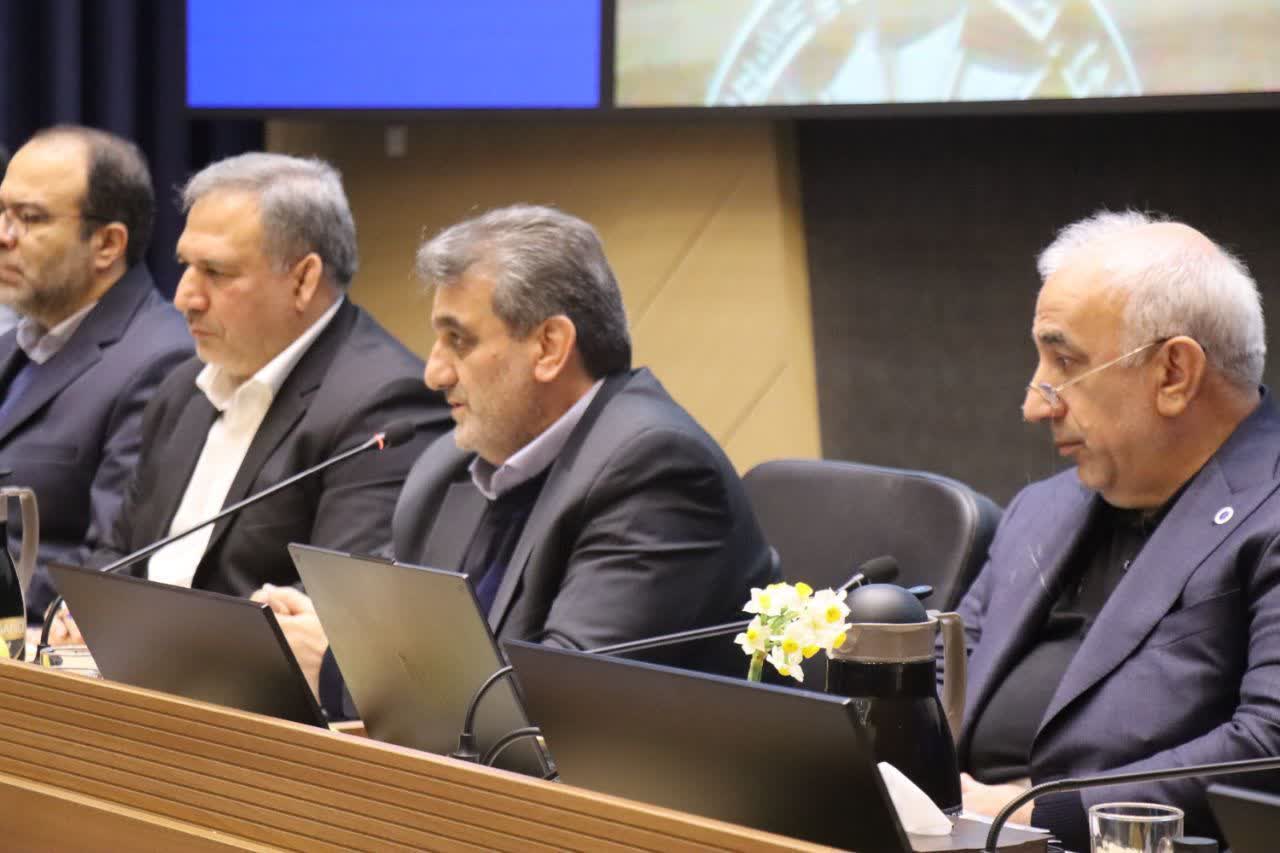 حل مسائل اقتصادی، بدون همراهی و هم‌گرایی همه گروه‌ها امکان‌پذیر نیست