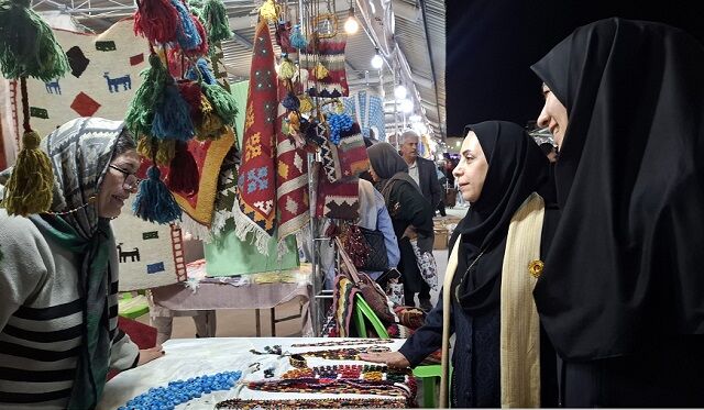 بازدید معاون وزیر میراث فرهنگی از هفتمین نمایشگاه سراسری صنایع دستی در بندرعباس