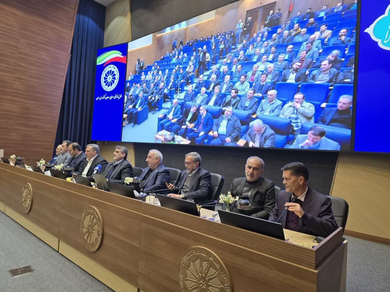 حل مسائل اقتصادی، بدون همراهی و هم‌گرایی همه گروه‌ها امکان‌پذیر نیست