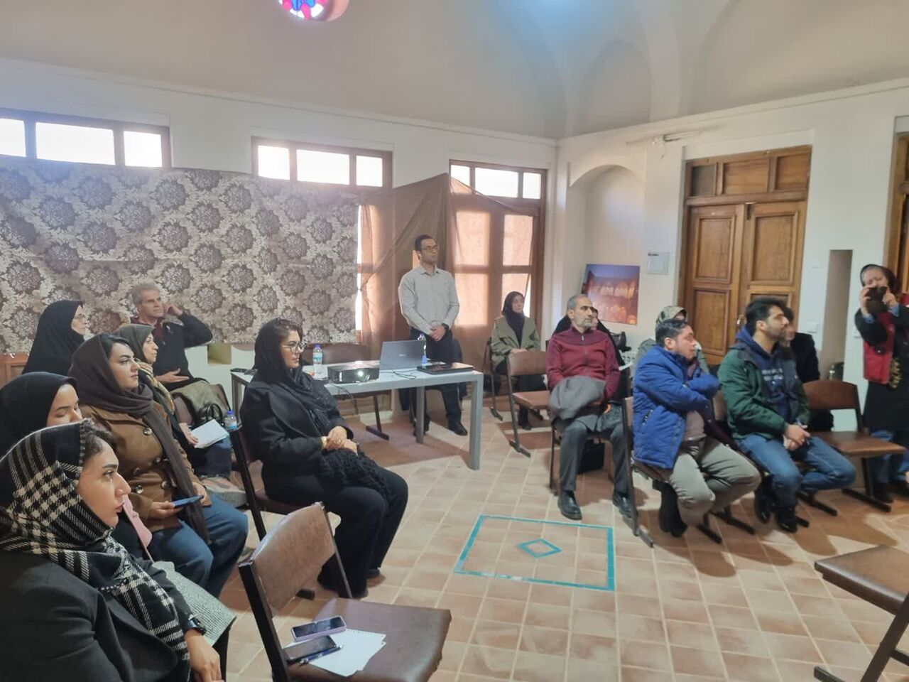 برگزاری کارگاه «ارگونومی خوشنویسی» در آران و بیدگل؛ گامی در حفظ سلامت سفیران فرهنگ و هنر