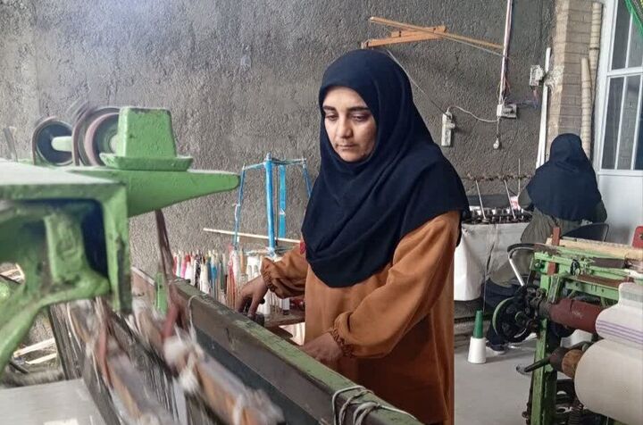 حولهبافی، مسیر توانمندسازی زنان سرپرست خانوار در بیرجند حولهبافی، مسیر توانمندسازی زنان سرپرست خانوار در بیرجند