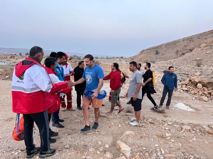 نجات ۶ کوهنورد و دره‌نورد گرفتار در تنگه شو باریکو پارسیان