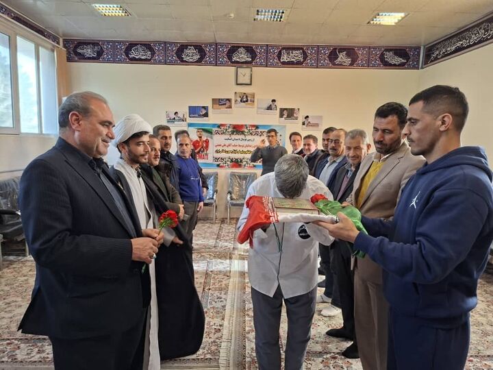 ملی‌پوش خراسانی هشت زندانی را آزاد کرد