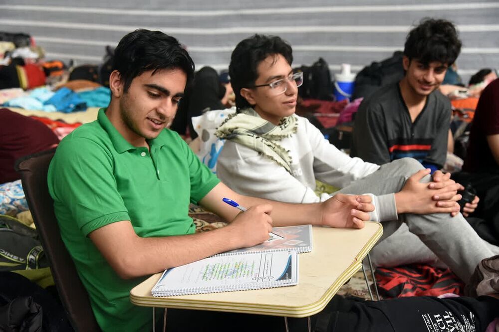 اعتکاف میان امتحان و انتخاب؛ روایت جوانان شیراز از یک مکث سه‌روزه