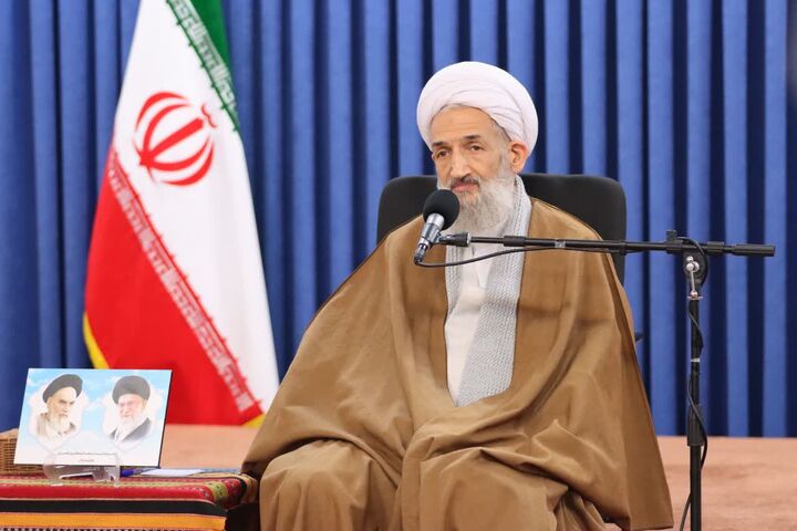 سبک زندگی اسلامی باید در خانه و اداره نمایان باشد 