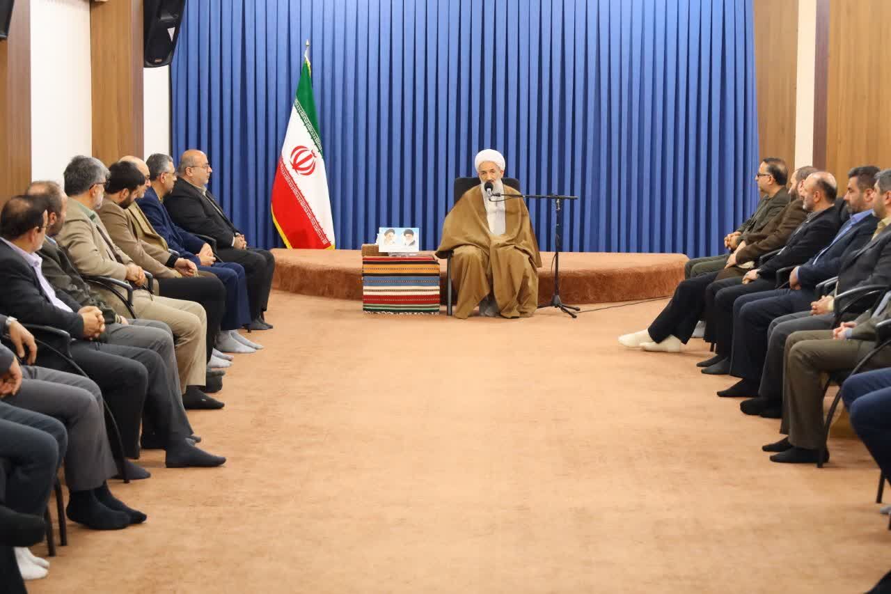 سبک زندگی اسلامی باید در خانه و اداره نمایان باشد&nbsp;