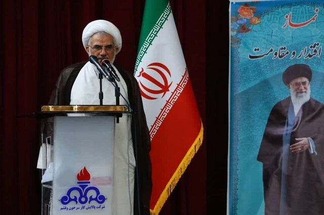 غفلت از ابعاد اجتماعی نماز، فاصله گرفتن از روح حقیقی آن است