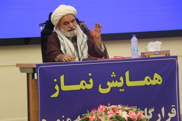 برگزاری سومین همایش نماز قرارگاه مدینه منوره نیروی زمینی سپاه در بندرعباس