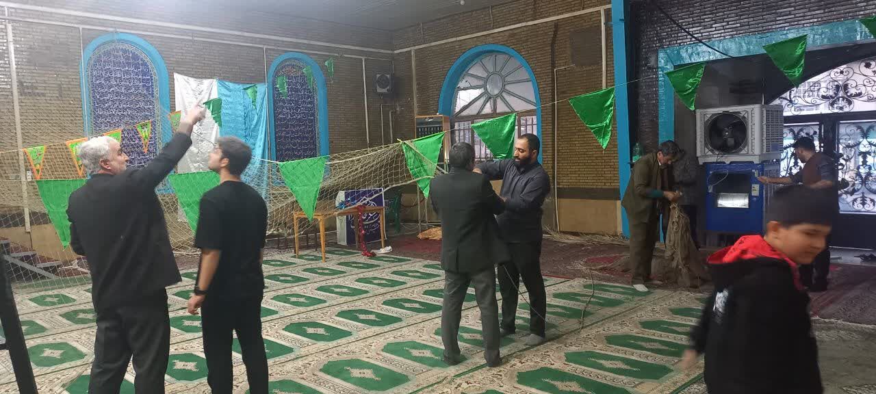 اعتکاف پرشور ۱۵۰ نفری در شهرک بیستون؛ مسجد، میزبان نسل قرآن و آیهها