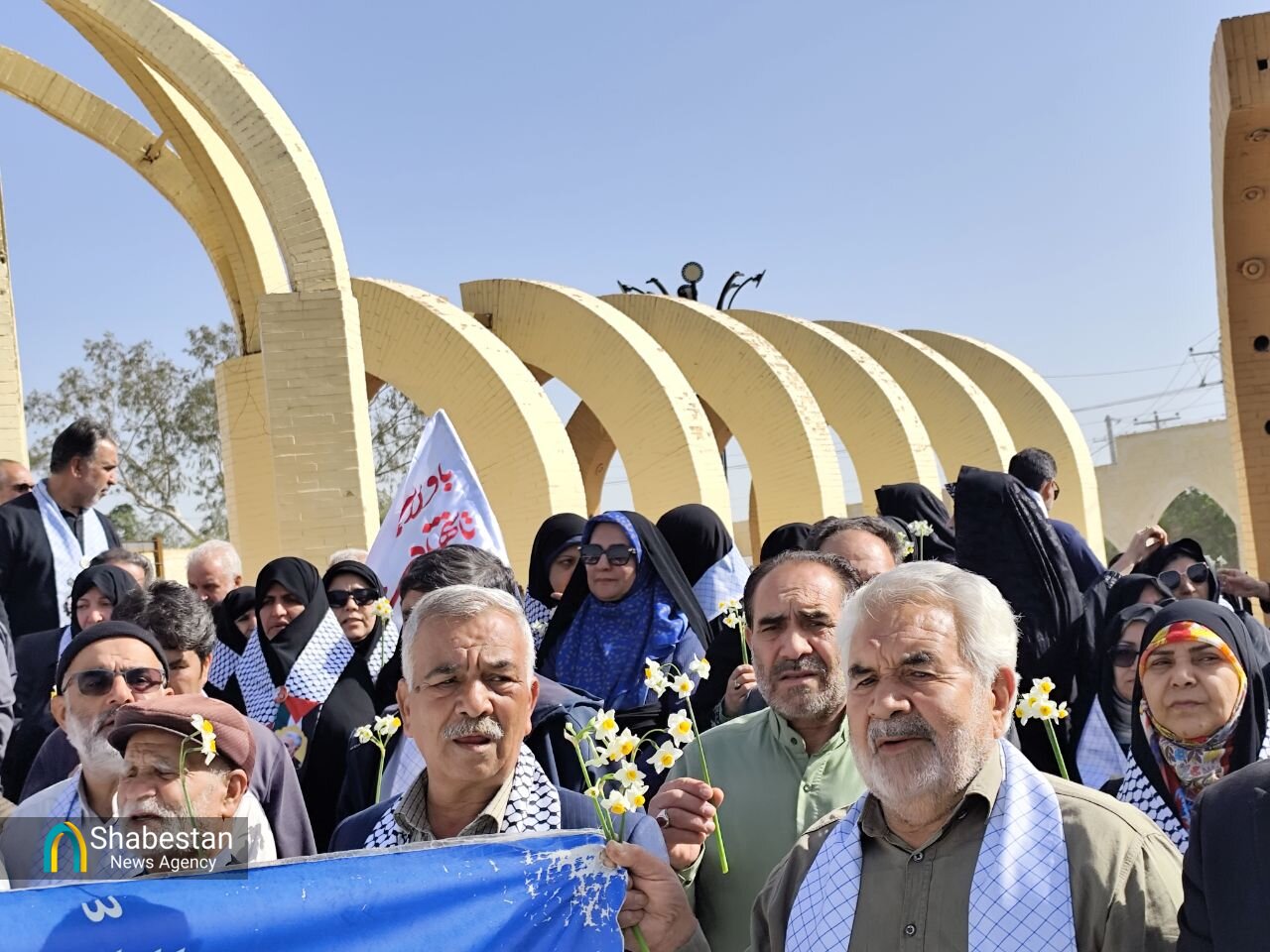 کاروان خودرویی «قهرمان من»