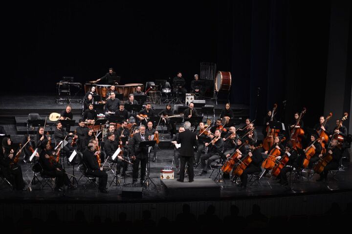 ارکستر موسیقی ملی ایران با سه نسل از خوانندگان روی صحنه رفت